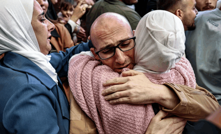 Ostaggi, detenuti, prigionieri: i media occidentali continuano a privilegiare le vite israeliane rispetto a quelle palestinesi